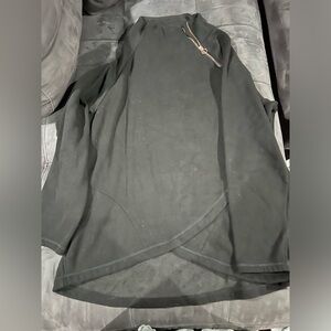 Women’s size x-large tunic sweatshirt.